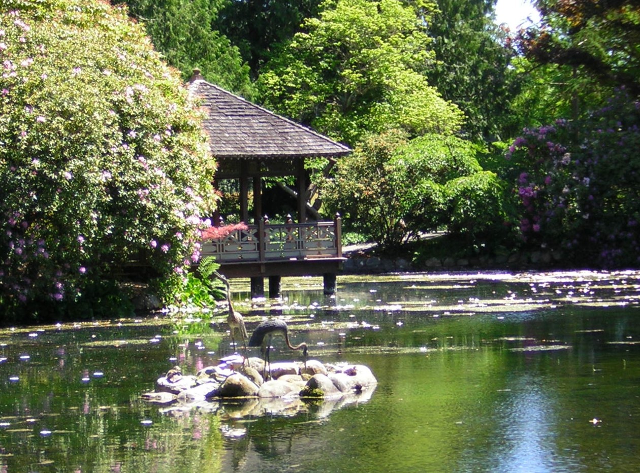 Hatley Gardens: photo by Hennie Aikman
